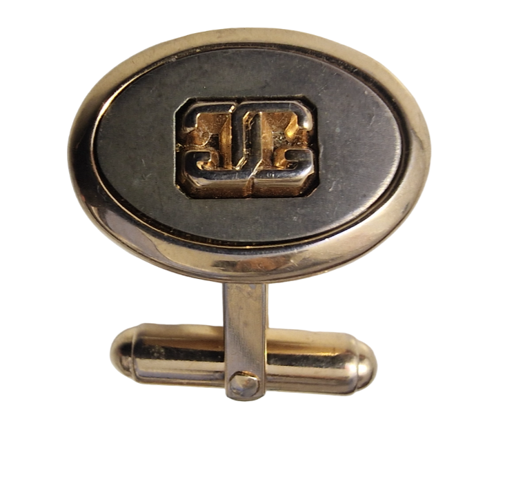 GIVENCHY. GOLDEN CUFFLINKS.