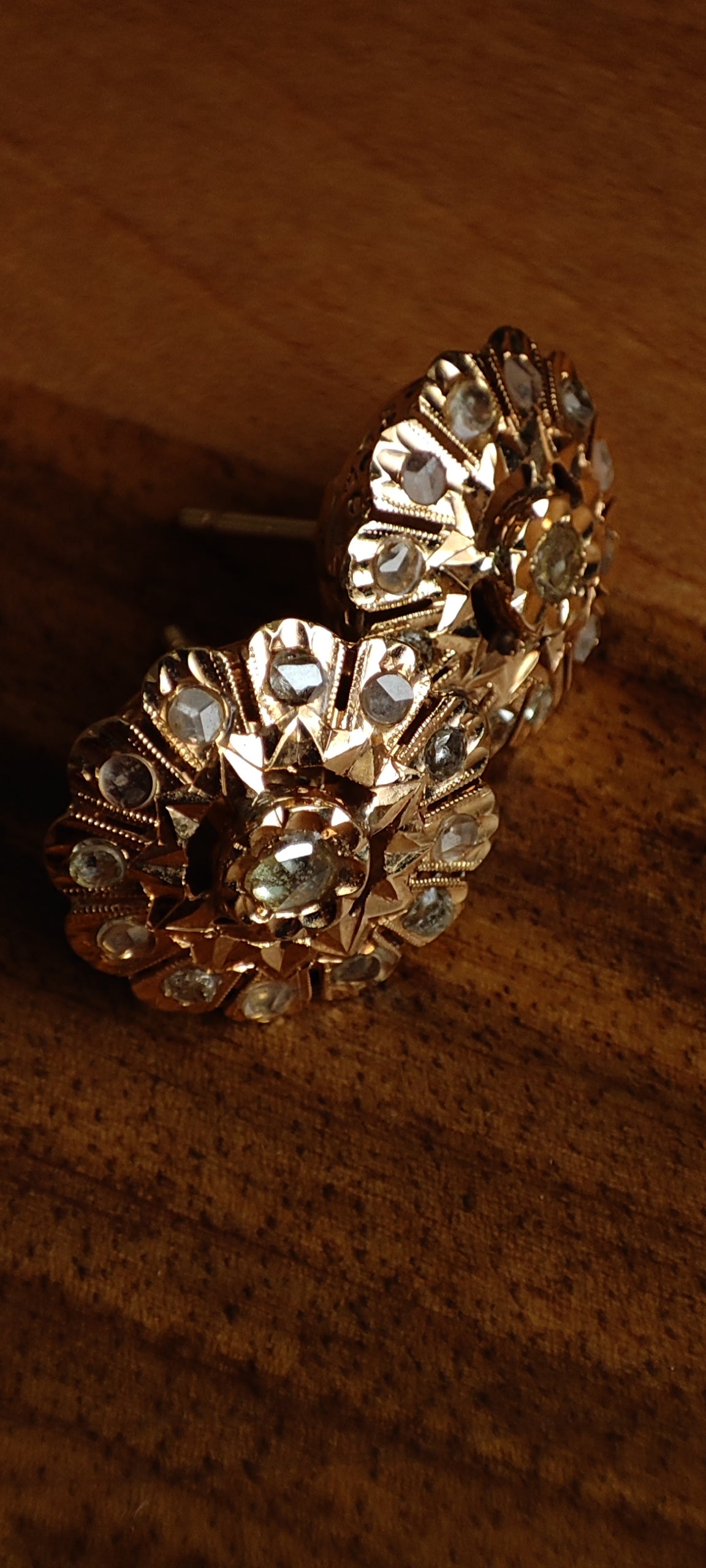 GOLD, DIAMONDS AND SAPPHIRES EARRINGS.