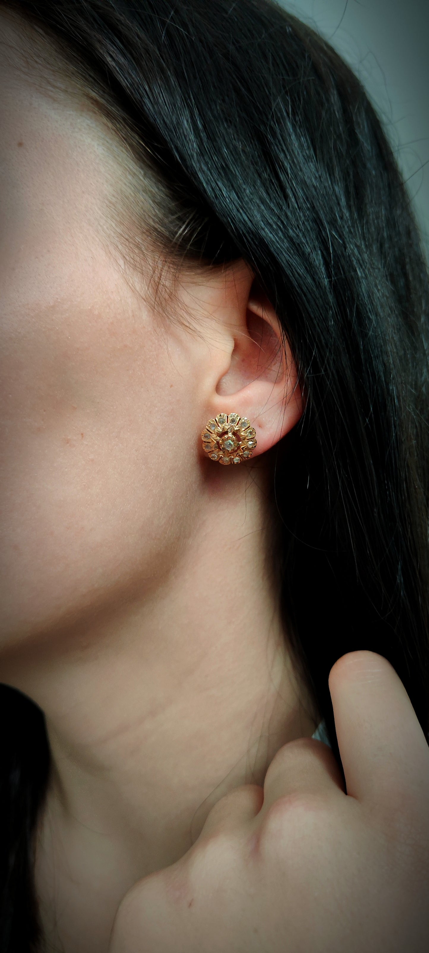 GOLD, DIAMONDS AND SAPPHIRES EARRINGS.