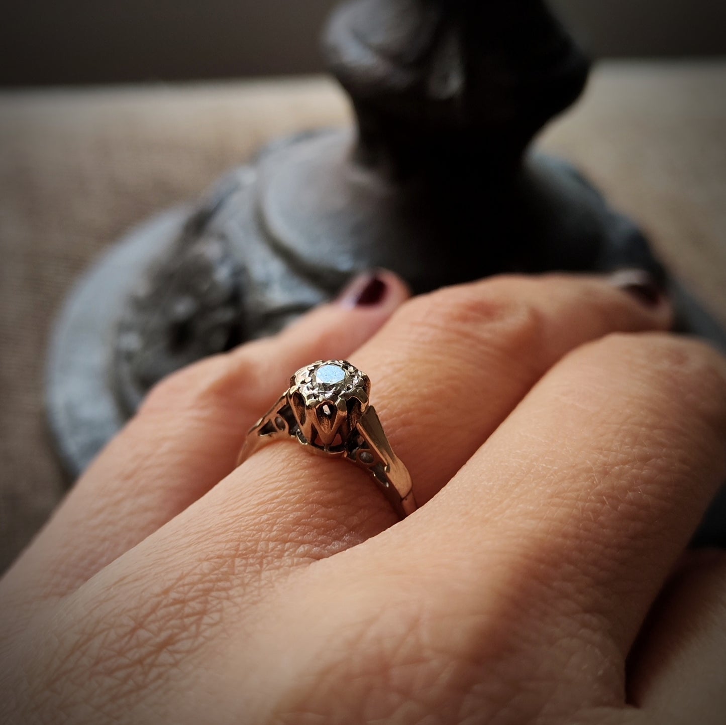 ANTIQUE WHITE AND BRILLIANT GOLD SOLITAIRE.