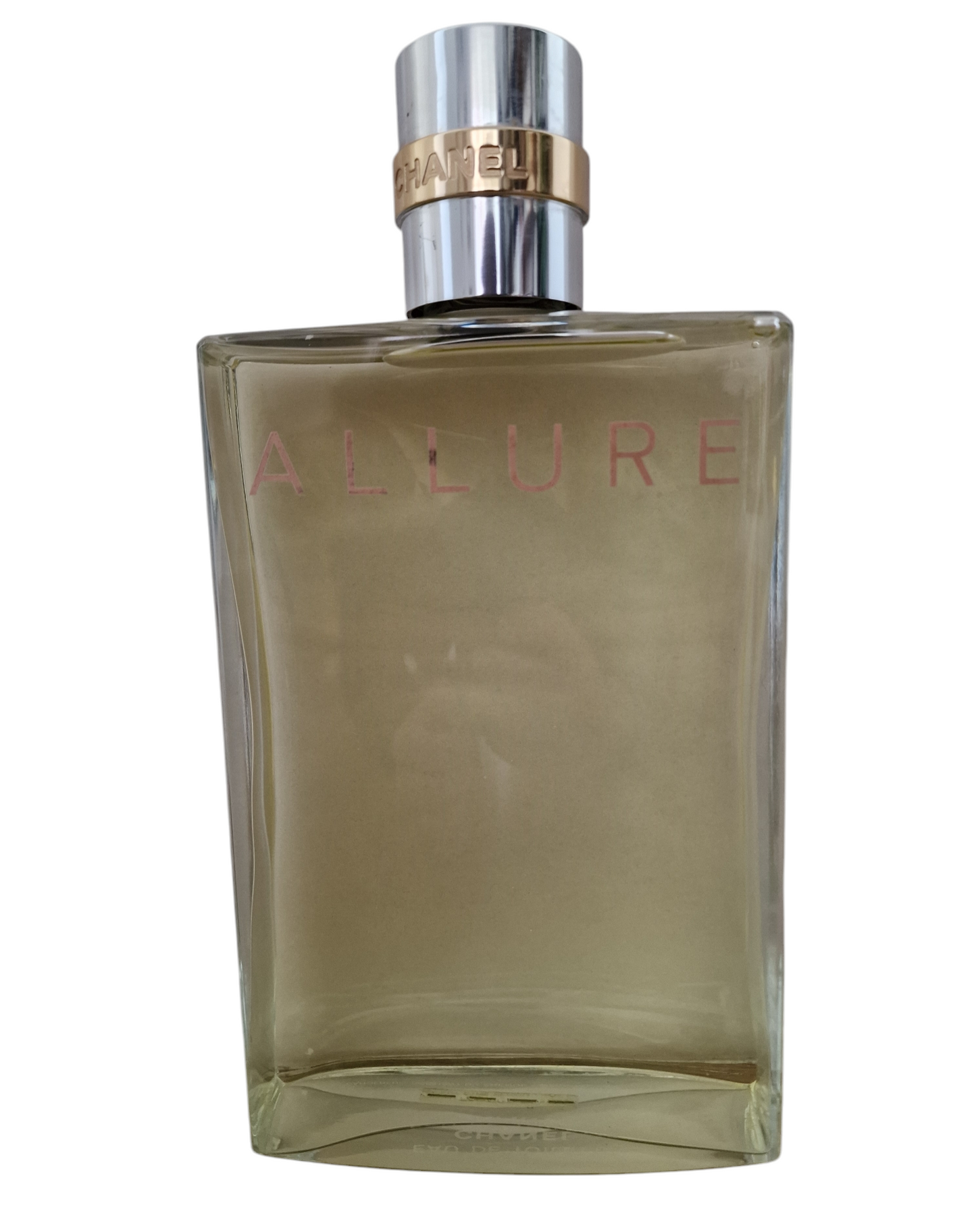 CHANEL . FICTITIOUS GIANT ALLURE .