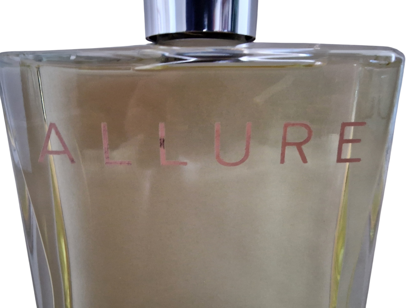 CHANEL . FICTITIOUS GIANT ALLURE .