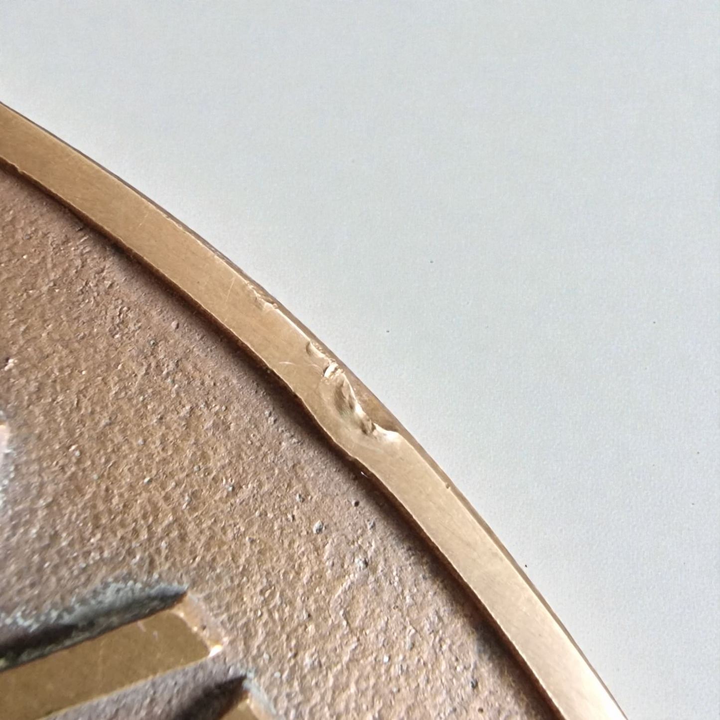 OMEGA . LETRERO BRONCE CONCESIONARIO