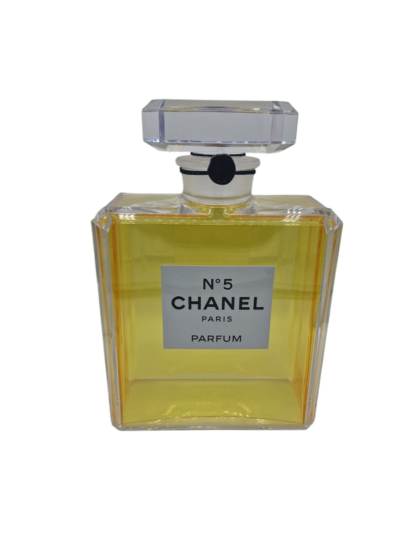 CHANEL N°5 . FICTITIOUS GIANT