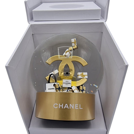 CHANEL N°5 . SNOWBALL.