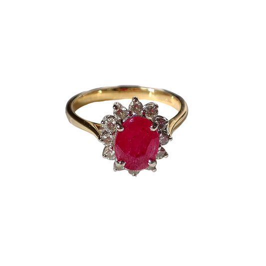 VINTAGE 18K GOLD ROSETTE. EDGE OF TWELVE DIAMONDS AND CENTRAL RUBY.