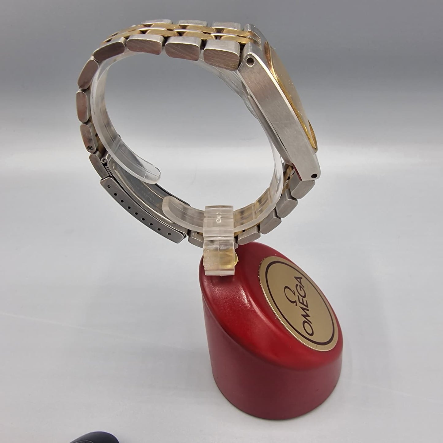 OMEGA CONSTELLATION AUTOMATIC DAY DATE