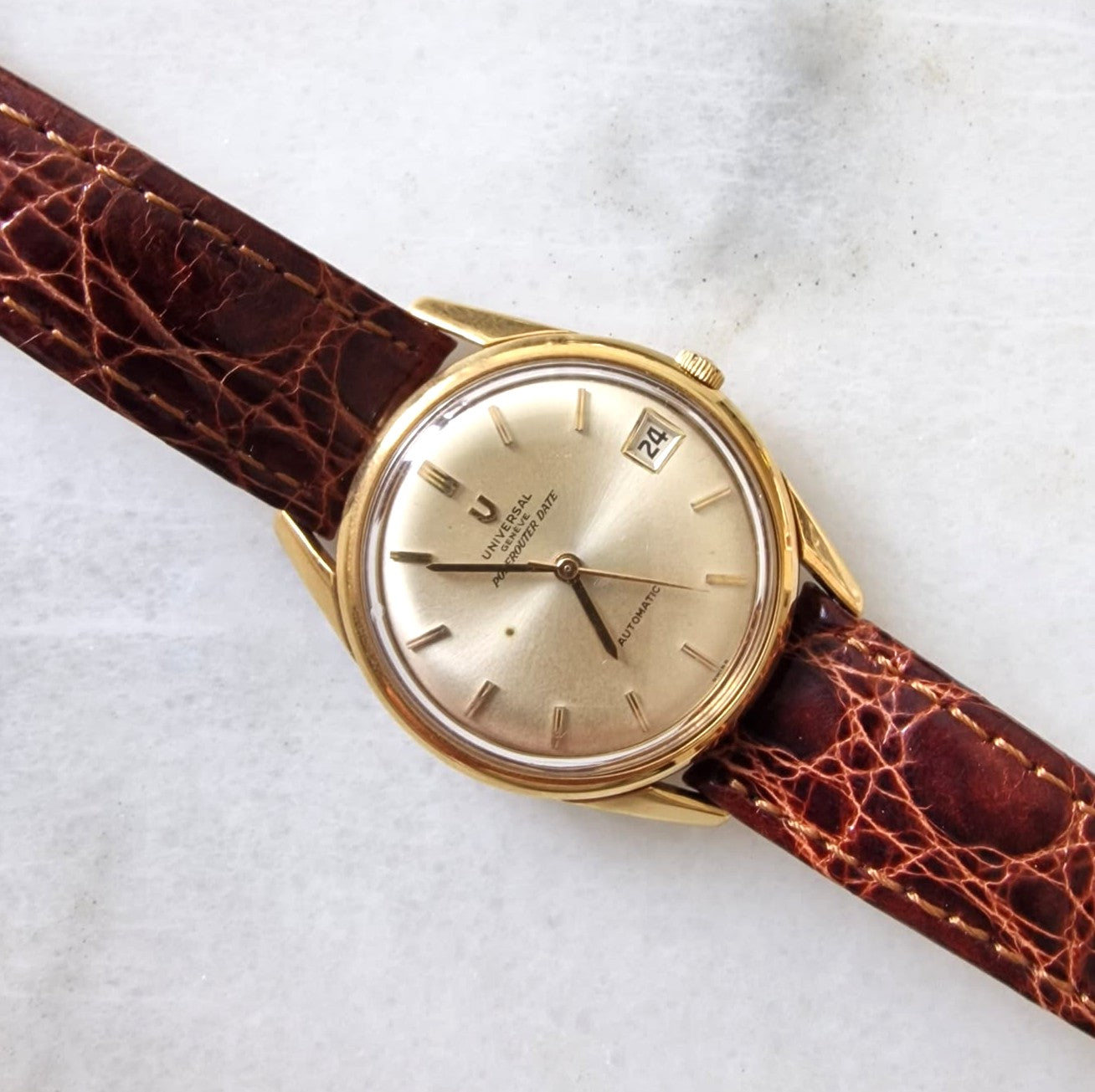 UNIVERSAL GENEVE POLEROUTER DATE ORO 18K