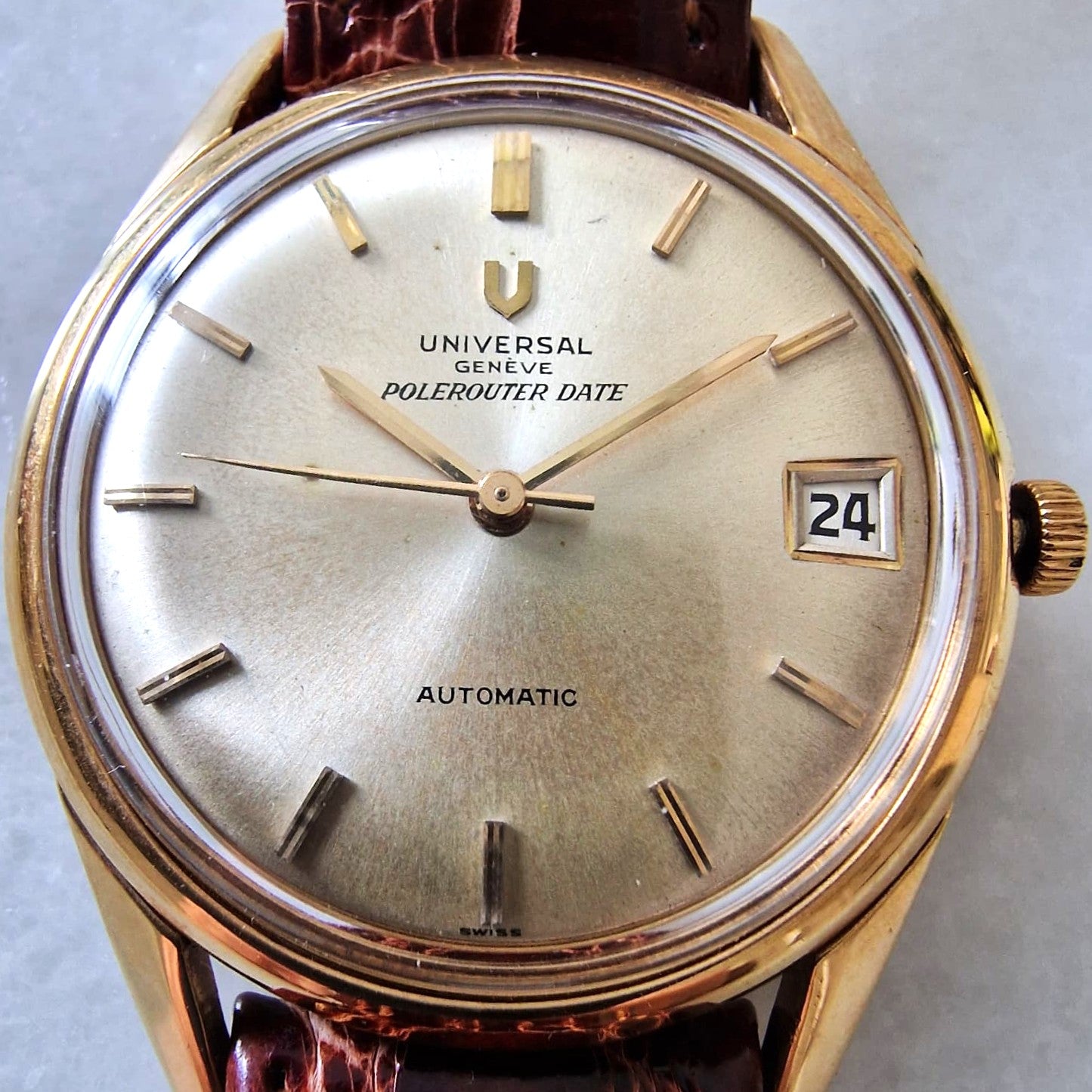 UNIVERSAL GENEVE POLEROUTER DATE ORO 18K