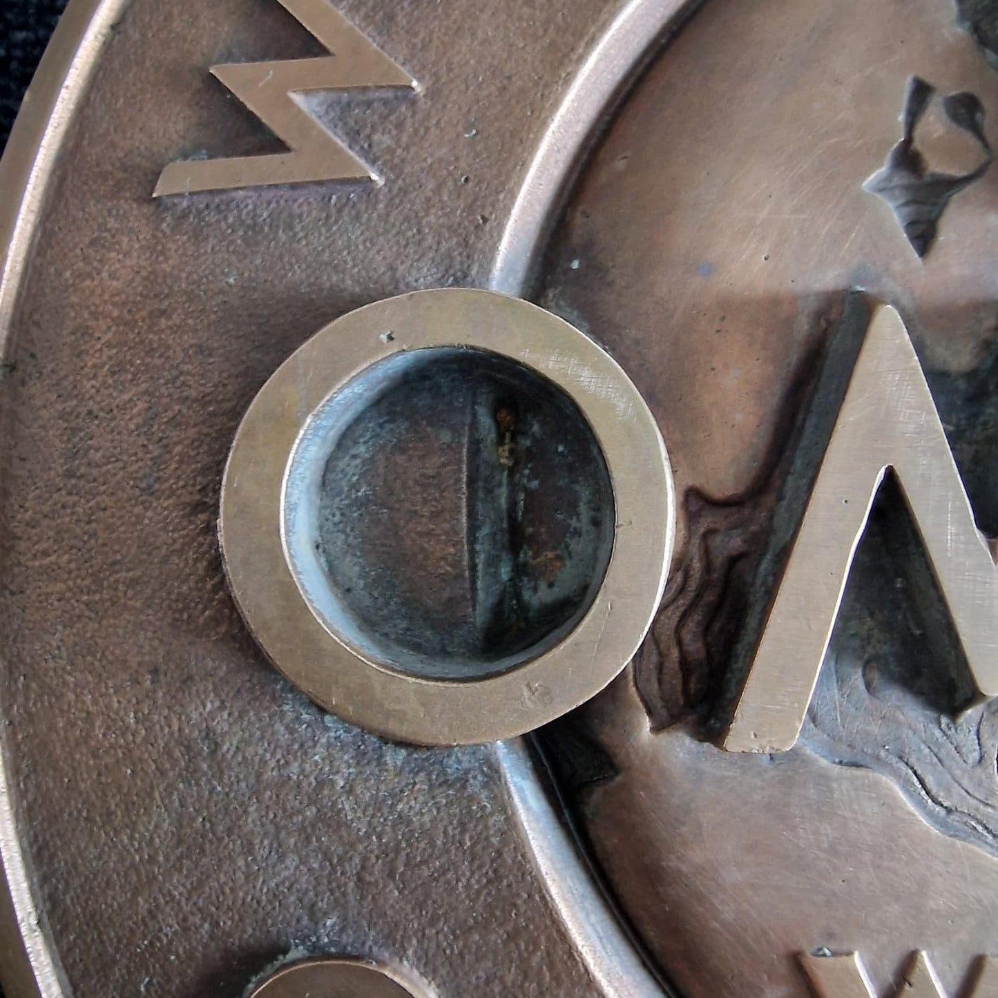 OMEGA . LETRERO BRONCE CONCESIONARIO